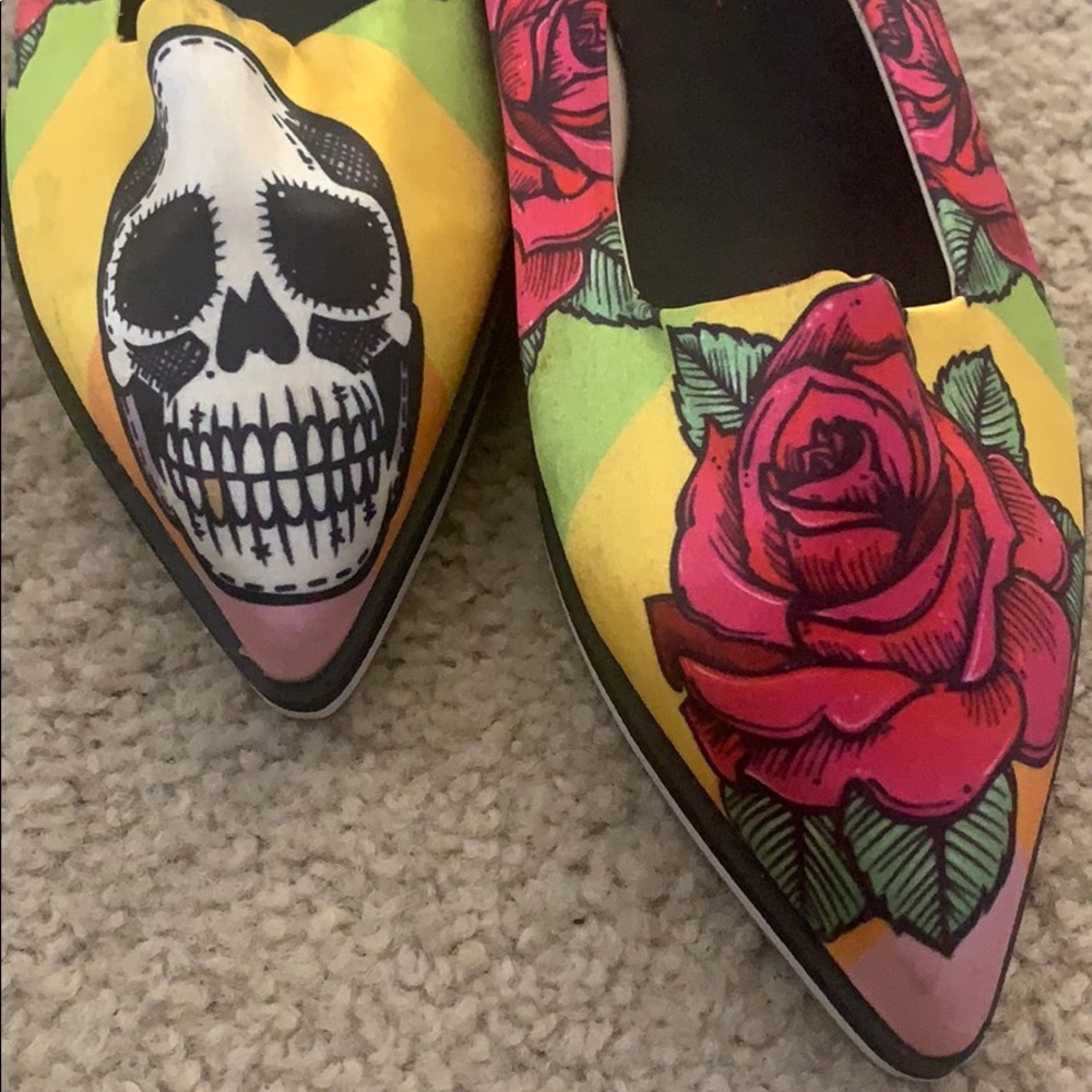 Unique Rose and Skull Flats